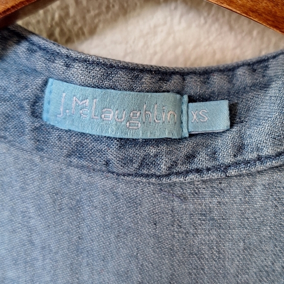 J.Mclaughlin Womens Blue Denim Pintuck Top. Size XS - Picture 2 of 7